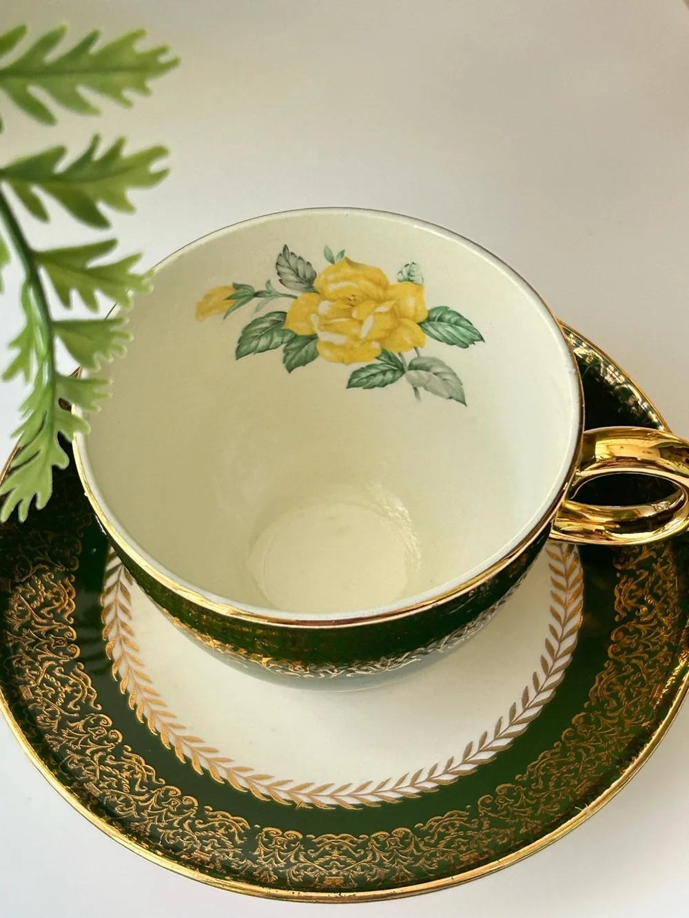 🌴 Lovely VTG  Lady Greenbrier Green & Gold Teacup w/Saucer, Yellow Rose Interior